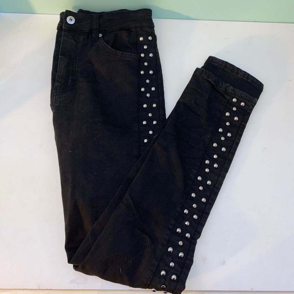 ⚡️Studded black skinny jeans